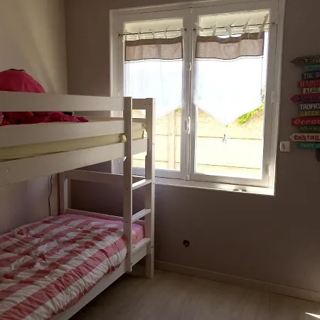 Maison De 3 Chambres A A 900 M De La Plage Avec Jardin Clos Et Wifi بيت للعطل لو بولين